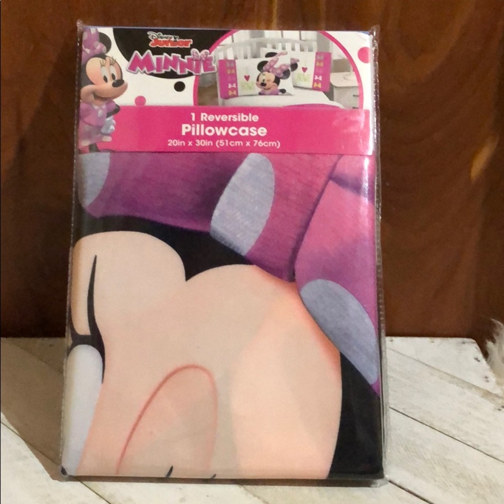 BNWT - 1 Minnie Mouse Reversible Pillowcase